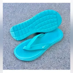 WMNS NIKE ULTRA CELSO THONG LIGHT BLUES OCEANS TURQ