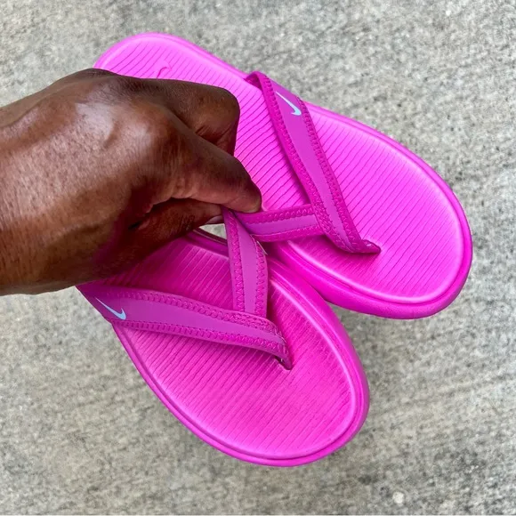 WMNS NIKE ULTRA CELSO THONG
