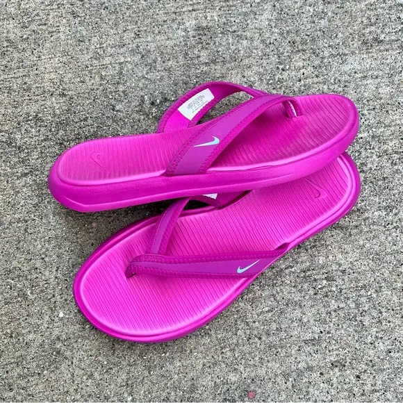 WMNS NIKE ULTRA CELSO THONG