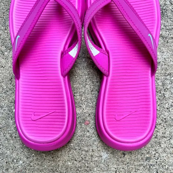 WMNS NIKE ULTRA CELSO THONG