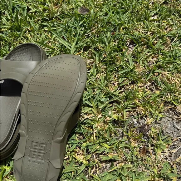 Woman’s Givenchy Marshmallow slides Green Comfy Neutral Slide Sandals NW…