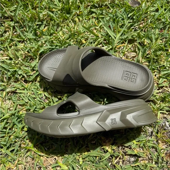 Woman’s Givenchy Marshmallow slides Green Comfy Neutral Slide Sandals NW…