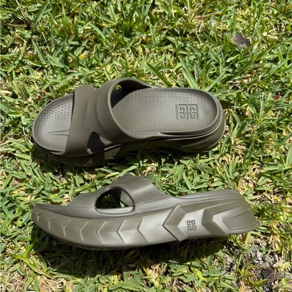 Woman’s Givenchy Marshmallow slides Green Comfy Neutral Slide Sandals NW…