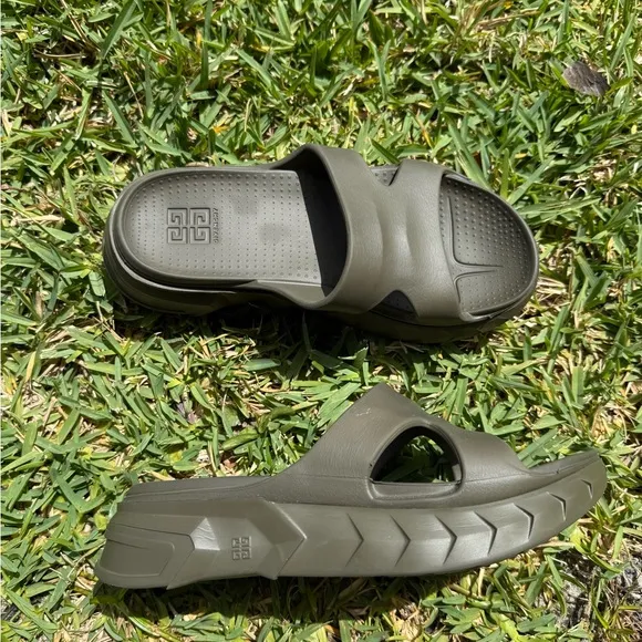 Woman’s Givenchy Marshmallow slides Green Comfy Neutral Slide Sandals NW…