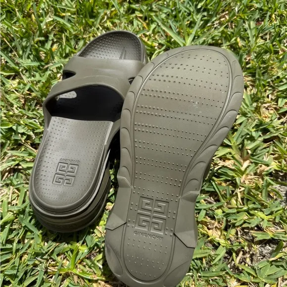Woman’s Givenchy Marshmallow slides Green Comfy Neutral Slide Sandals NW…