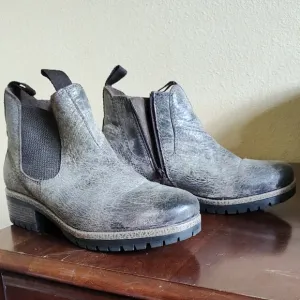 Women's Chelsea Boots in Distressed Brown