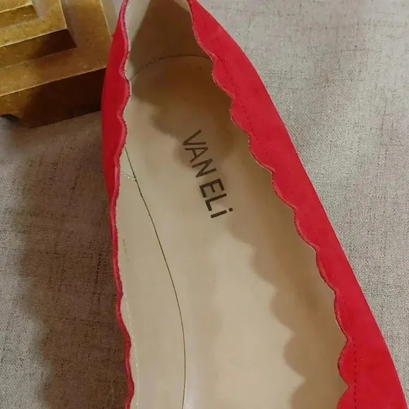 Women's flats by Vaneli