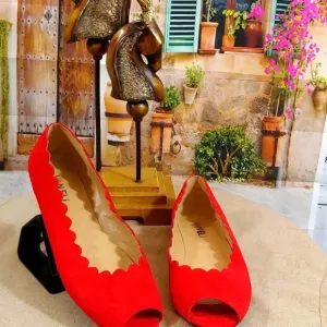 Women's flats by Vaneli