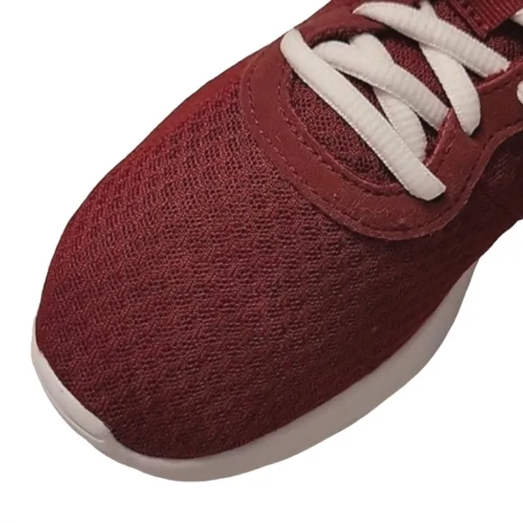 Womens Nike Tanjun Sneakers - Running Shoes - Maroon