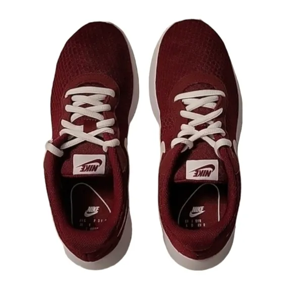 Womens Nike Tanjun Sneakers - Running Shoes - Maroon