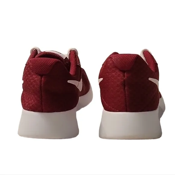 Womens Nike Tanjun Sneakers - Running Shoes - Maroon