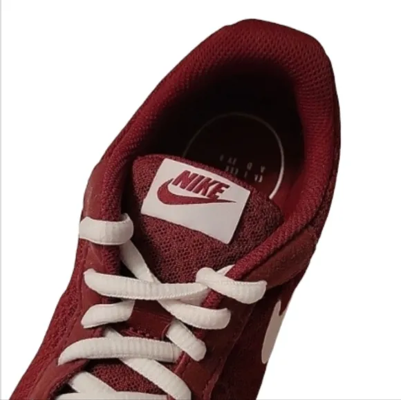 Womens Nike Tanjun Sneakers - Running Shoes - Maroon