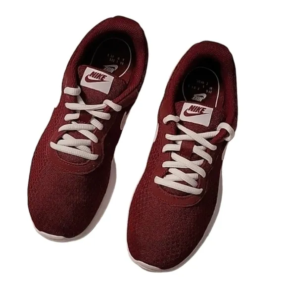 Womens Nike Tanjun Sneakers - Running Shoes - Maroon