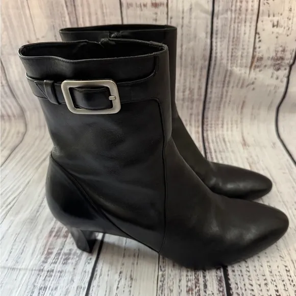 WOMENS SIZE 10.5 B COLE HAAN BLACK LEATHER SIDE ZIP ANKLE BOOTS