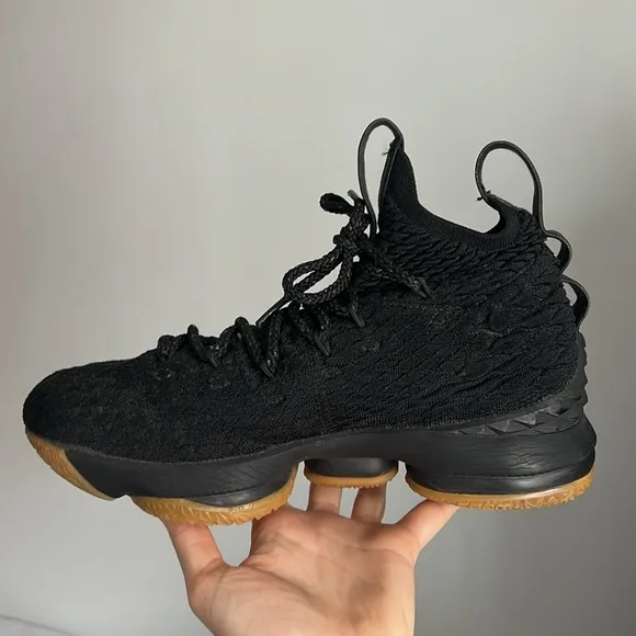 Worn 1 wk Nike Lebron 15 black gum basketball sneakers athletic shoes knit 6.5Y