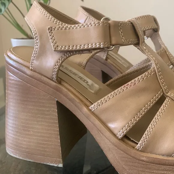 Y2K CLASSIFIED FLARED CHUNKY HEEL SANDALS
