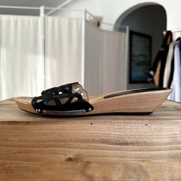 Y2K Marc by Marc Jacobs Black leather Lace Effect Wooden Wedge Slides Size 39/ 9