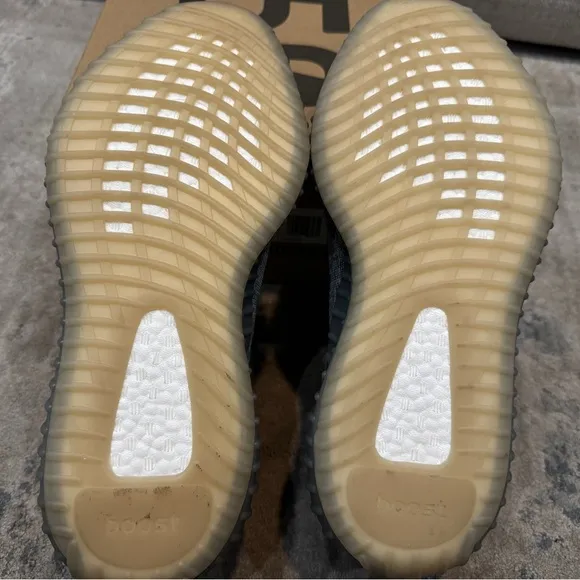 Yeezy Boost 350 V2. LIKE NEW, been worn once or twice.