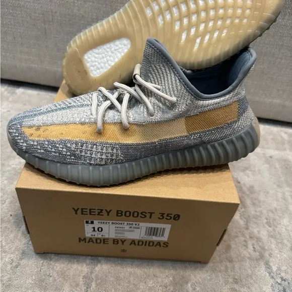Yeezy Boost 350 V2. LIKE NEW, been worn once or twice.