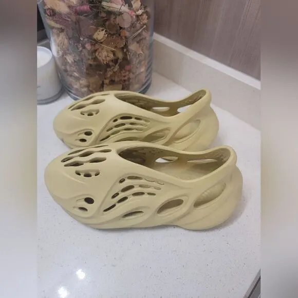 Yeezy foam runners Size 7