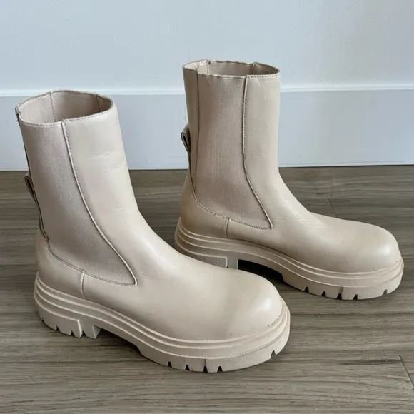 Zara Ecru Slip On Lug Sole Leather Combat Chelsea Boots Size 39 US 8