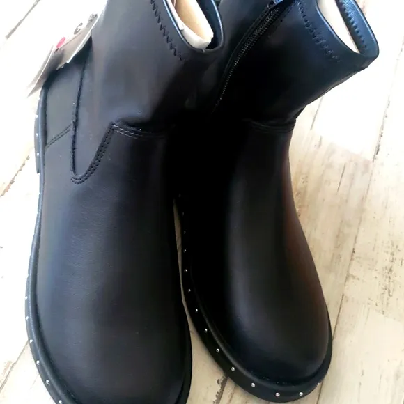 ZARA KIDS/ STUDDED CHELSEA ANKLE BOOTS bloggers favorite
