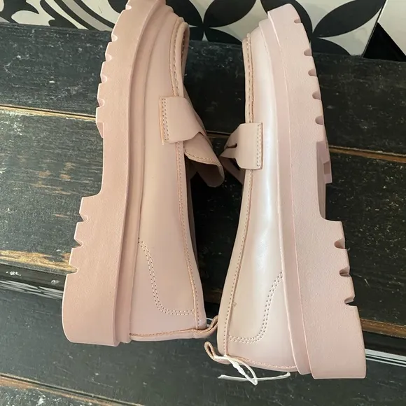 🆕ZARA loafers! Neutral &amp; FUN color!! Breathable, antibacterial.comfortable....