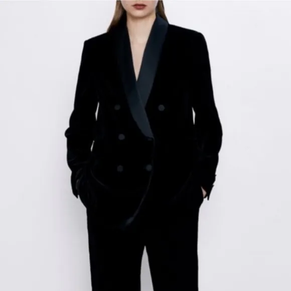 Zara NWOT black velvet velour blazer with satin collar double breasted buttons