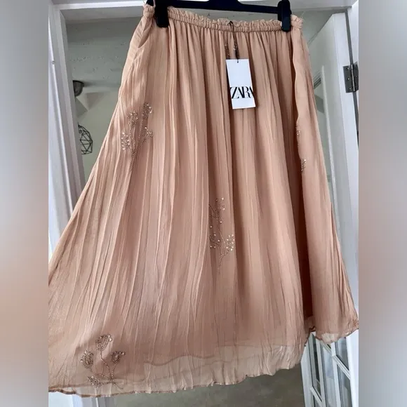 Zara NWT embroidered floral appliqués embellished flower mesh midi flowy skirt
