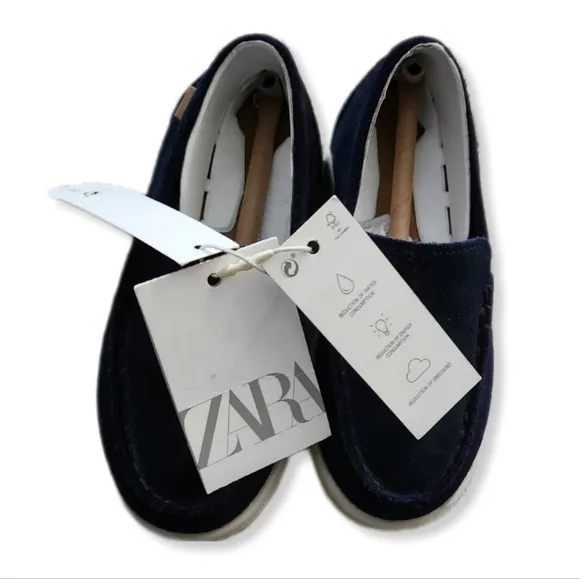 Zara Suede Loafer Flats Navy With white rubber slip resistant sole toddler sz 8