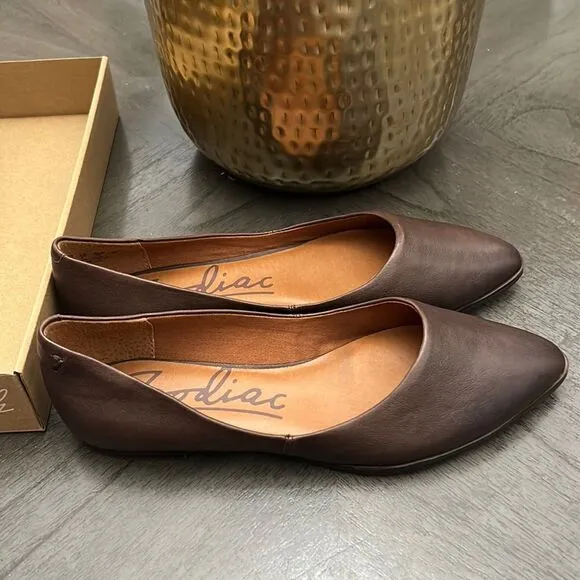 ZODIAC Women's Hill Pointed Toe Flats